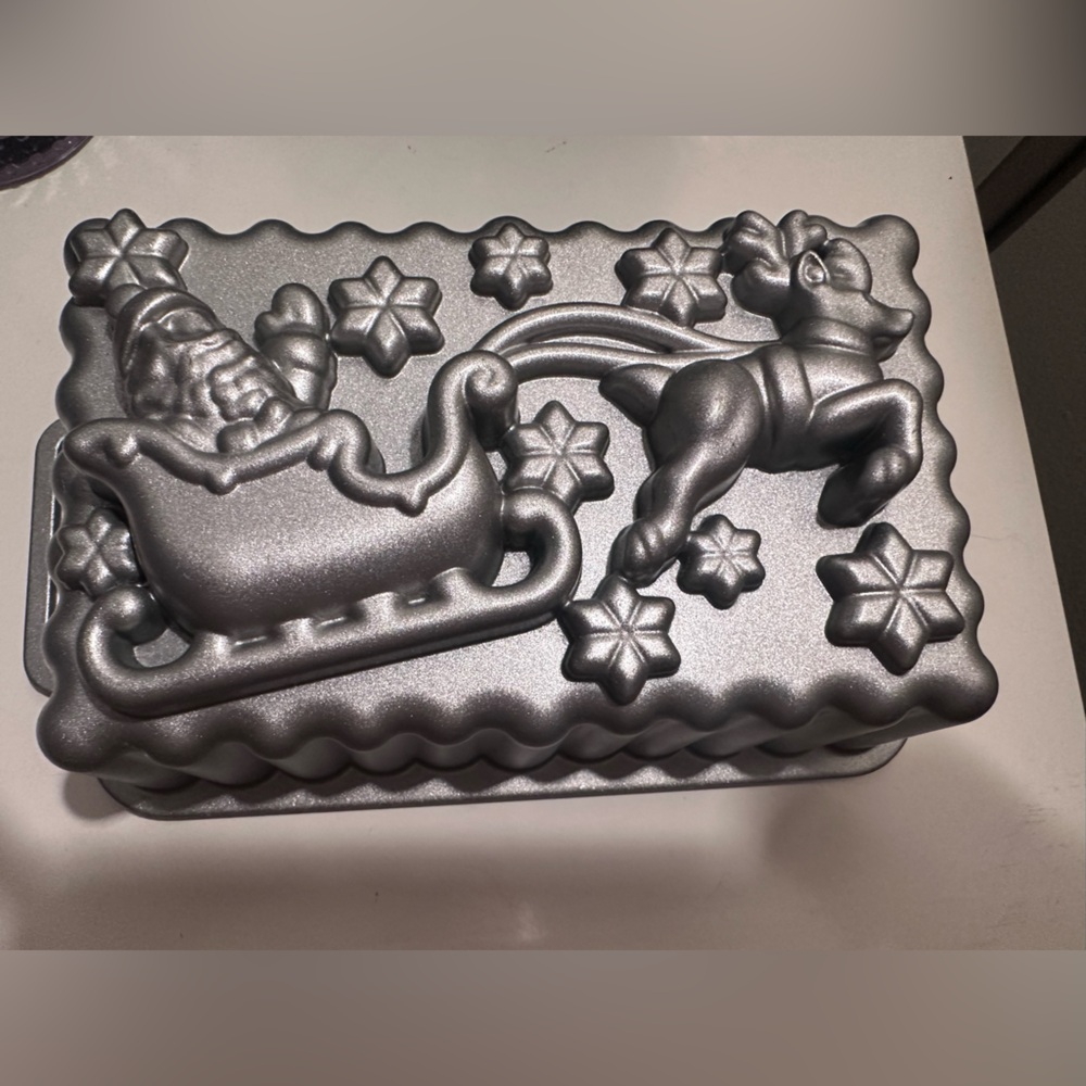 Nordic Ware Santa's Sleigh Loaf Pan
